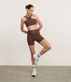 Bermuda Esportiva com Cós Largo e Bolso Lateral