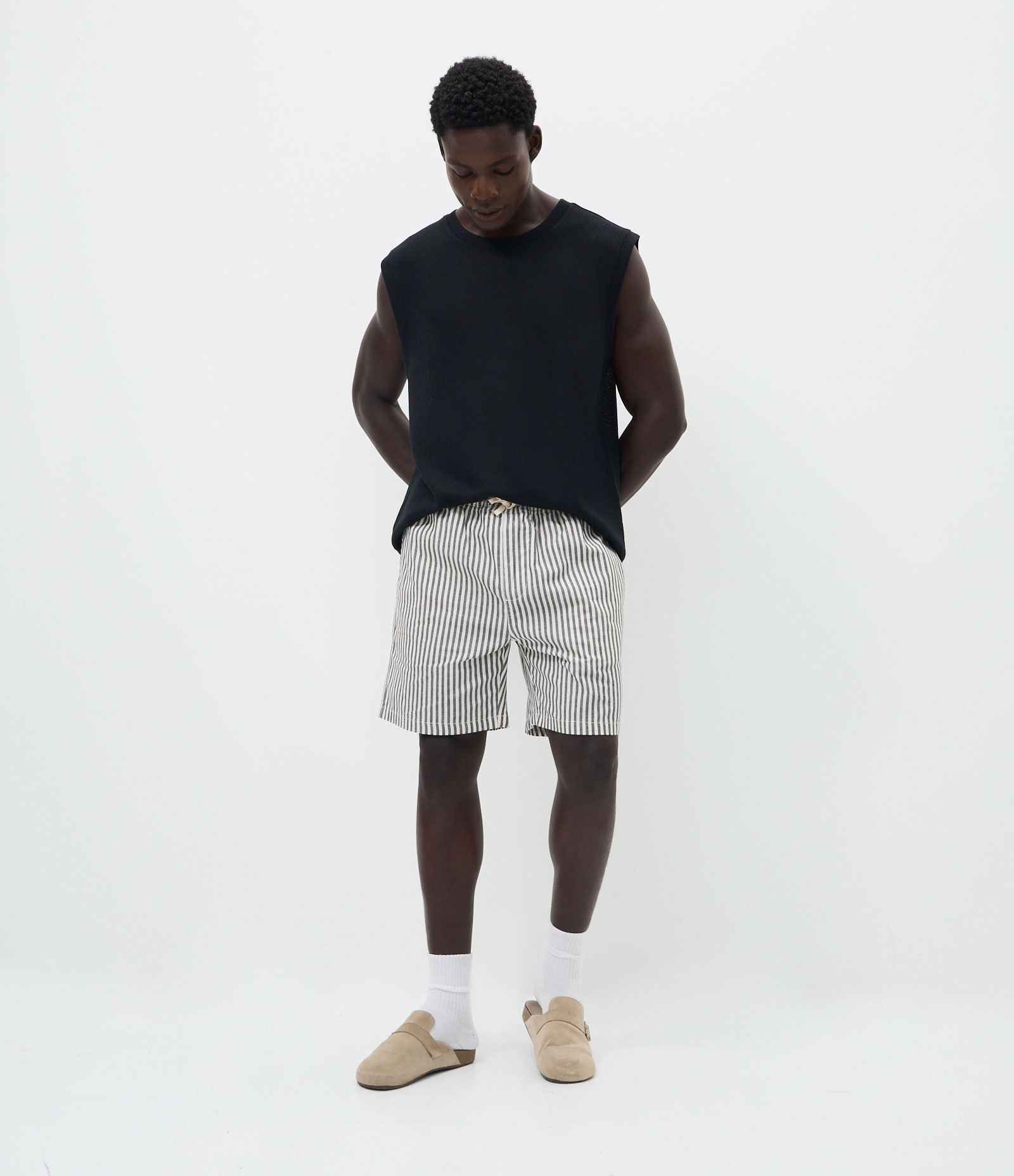 Bermuda em Sarja com Cós Elástico e Listras Azul/Branco 4