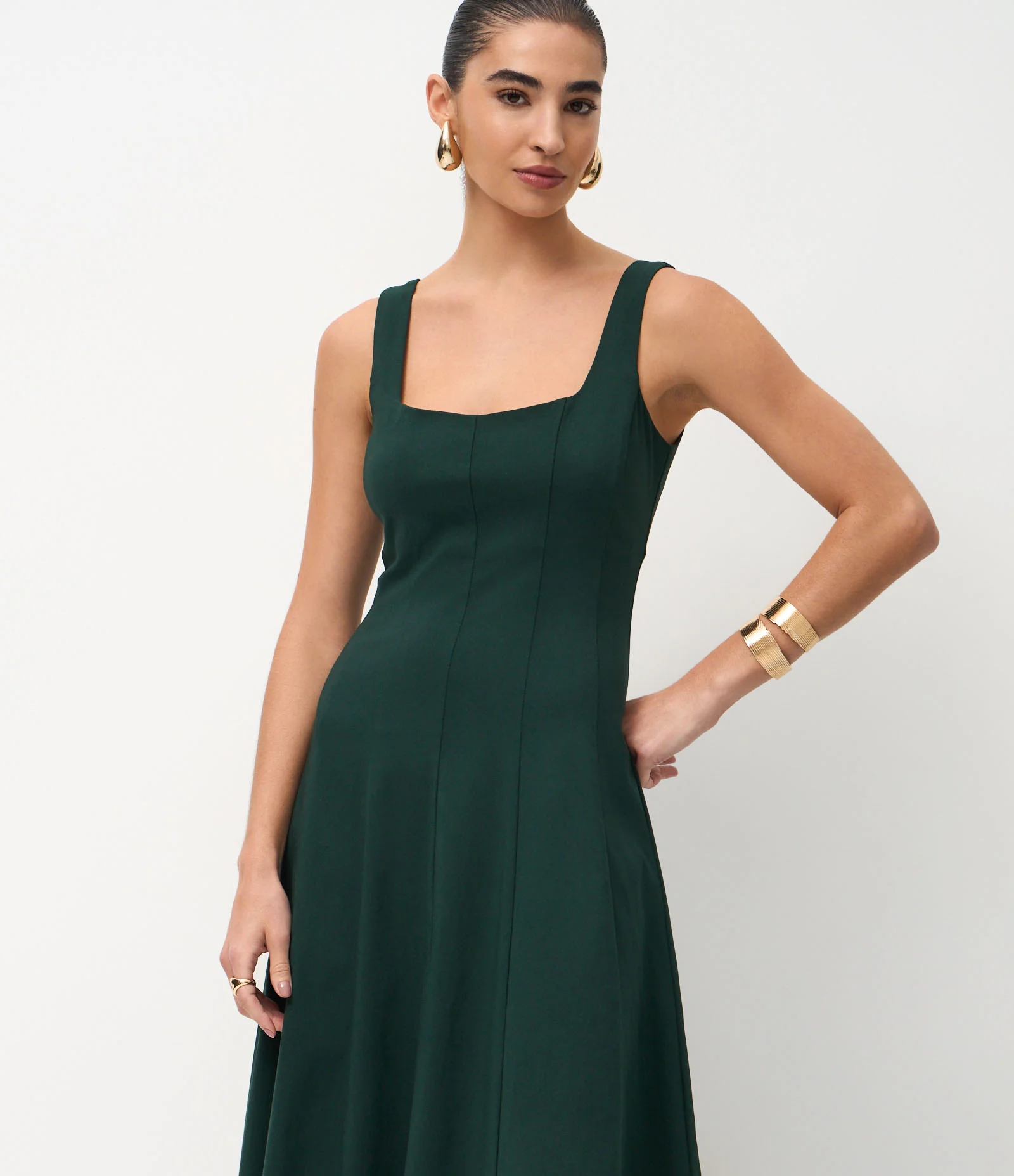 Vestido Evasê Midi em Viscose com Decote Quadrado e Recortes Verde Escuro 2