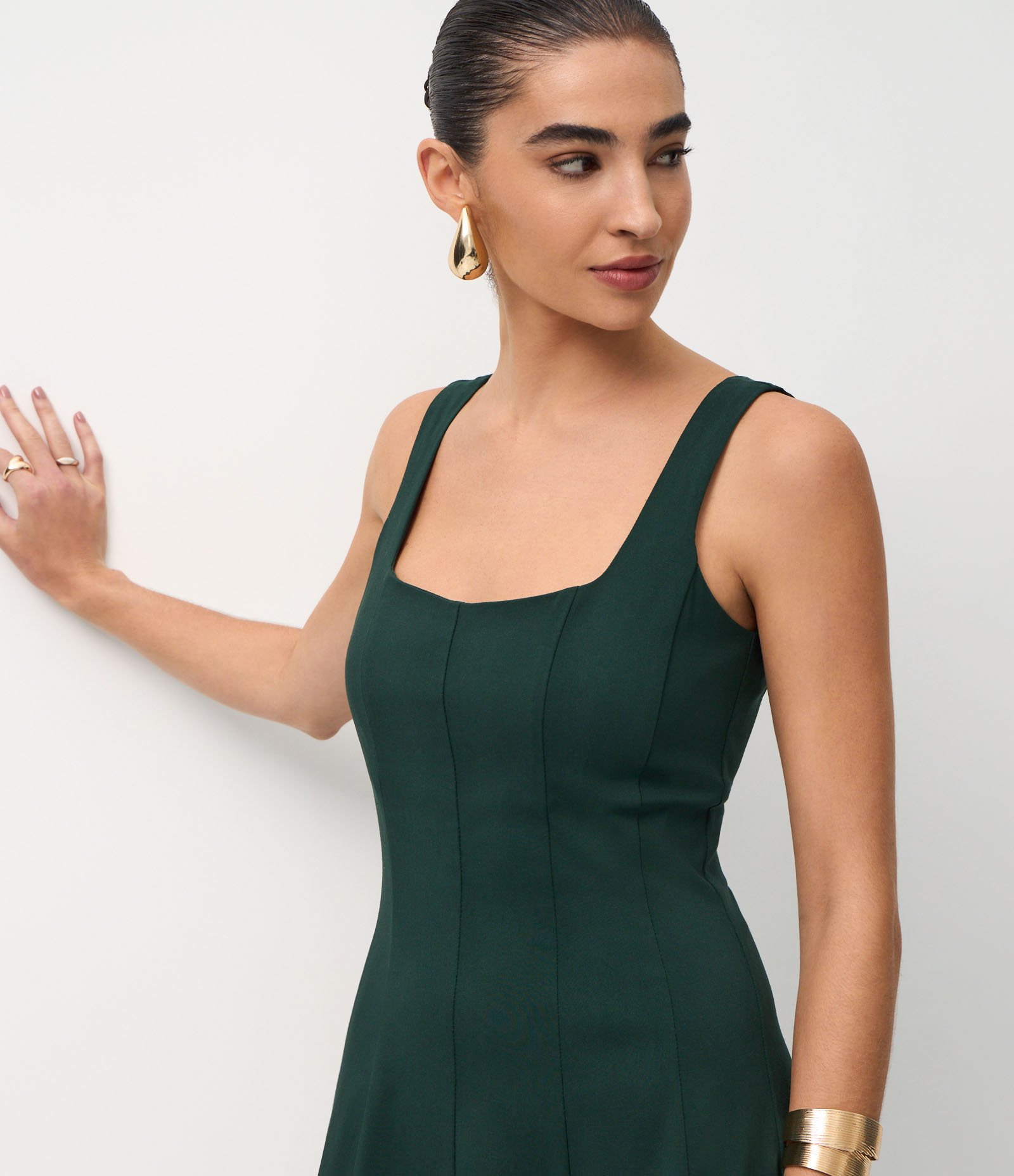 Vestido Evasê Midi em Viscose com Decote Quadrado e Recortes Verde Escuro 3