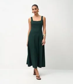 Vestido Evasê Midi em Viscose com Decote Quadrado e Recortes