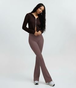 Calça Flare em Microfibra com Cós Largo