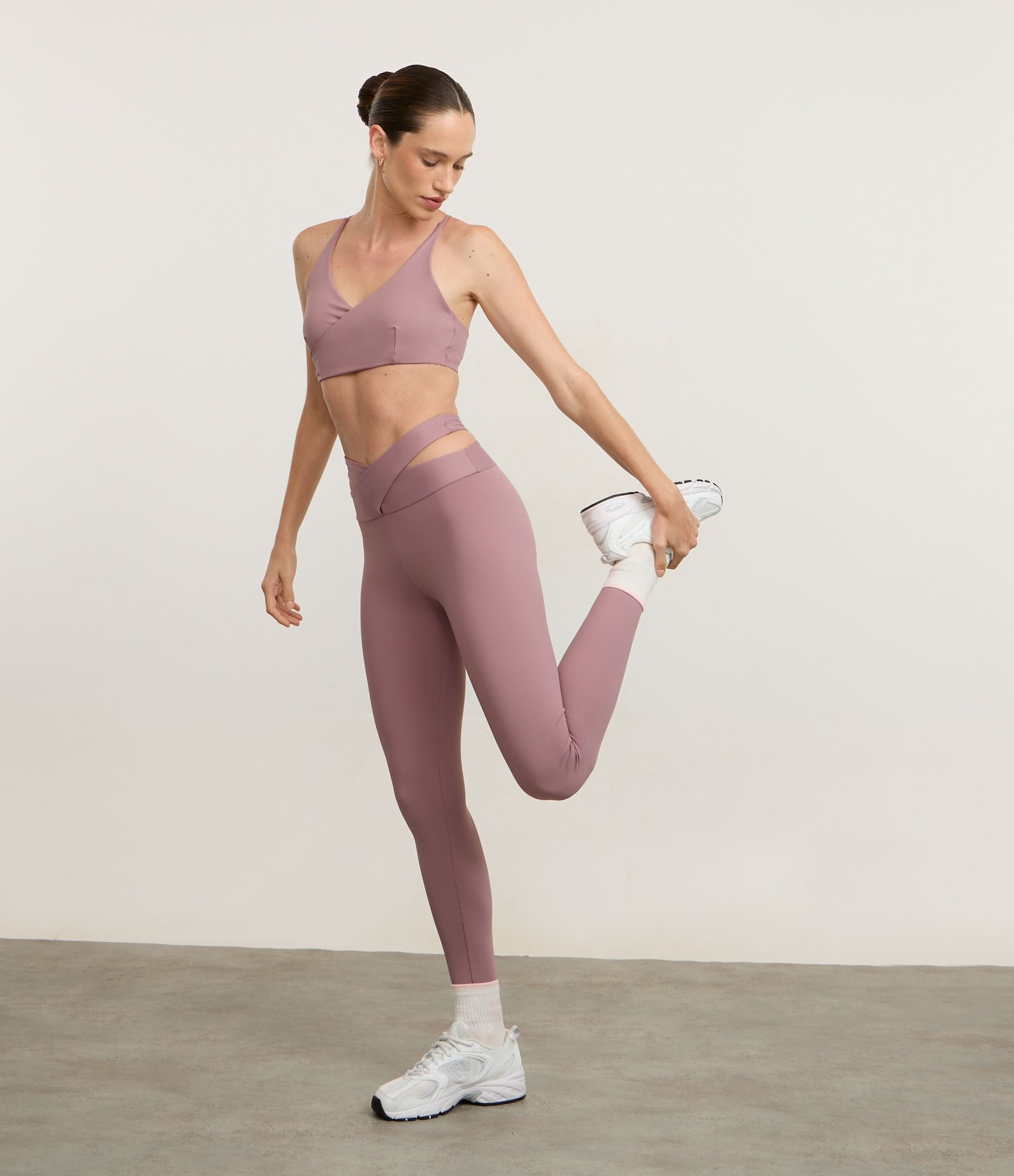 Calça Legging Esportiva em Microfibra com Cós Transpassado Roxo 1