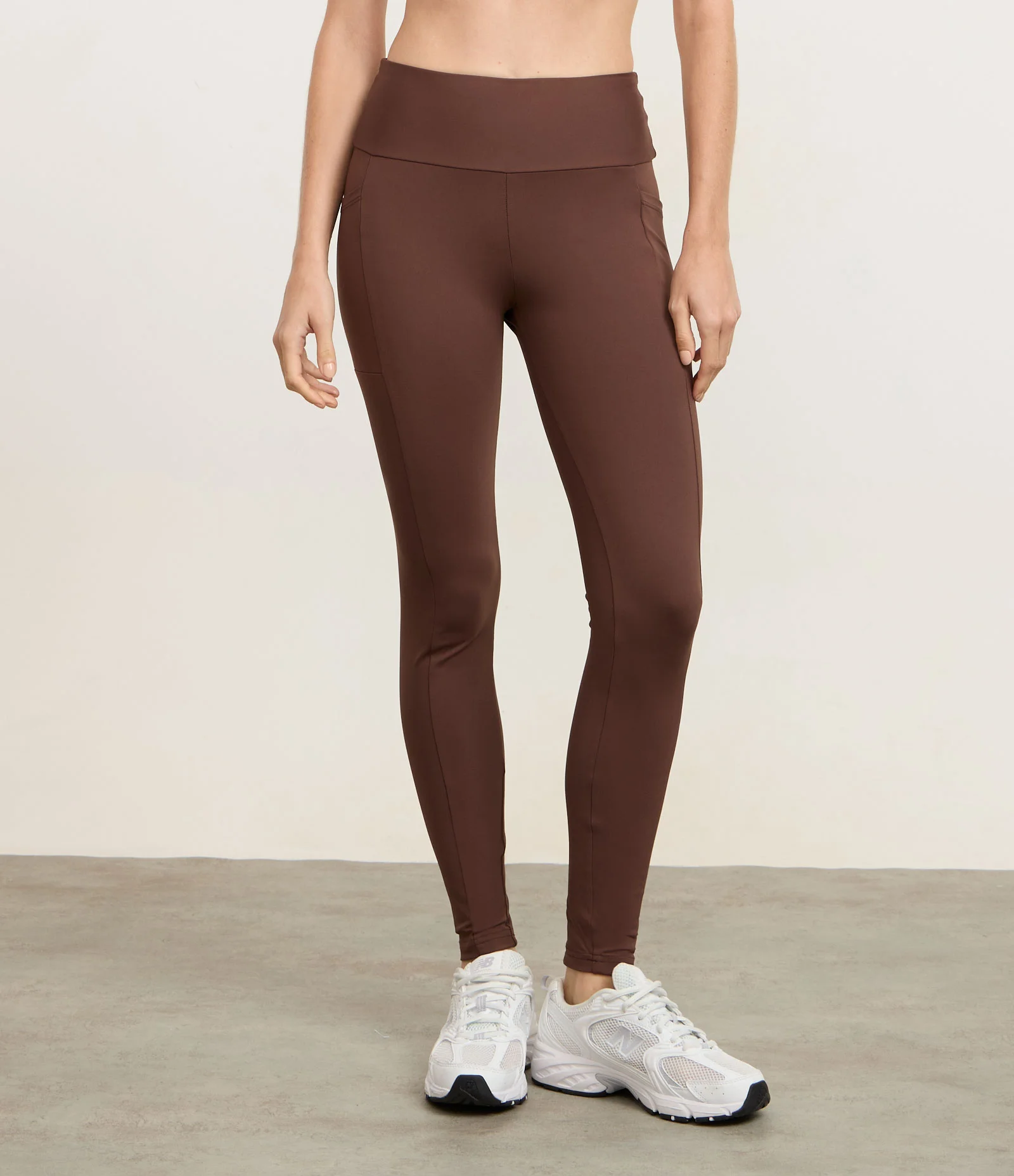 Calça Legging Esportiva com Bolsos Laterais Marrom Escuro 2
