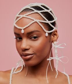 Brinco Fio com Pérolas Artificiais e Lacinhos