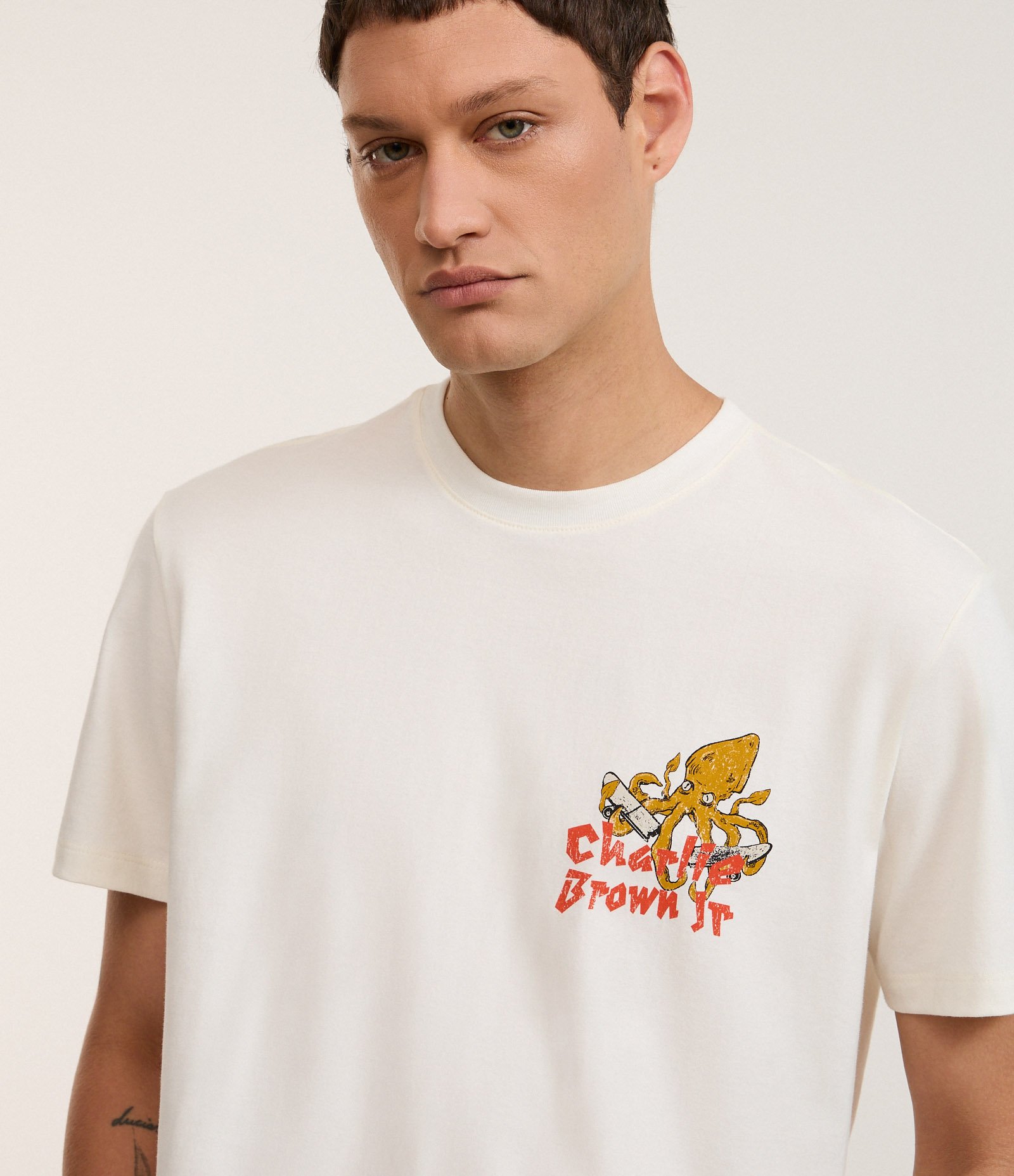 Camiseta Comfort em algodão com Estampa Charlie Brown jr Branco 5