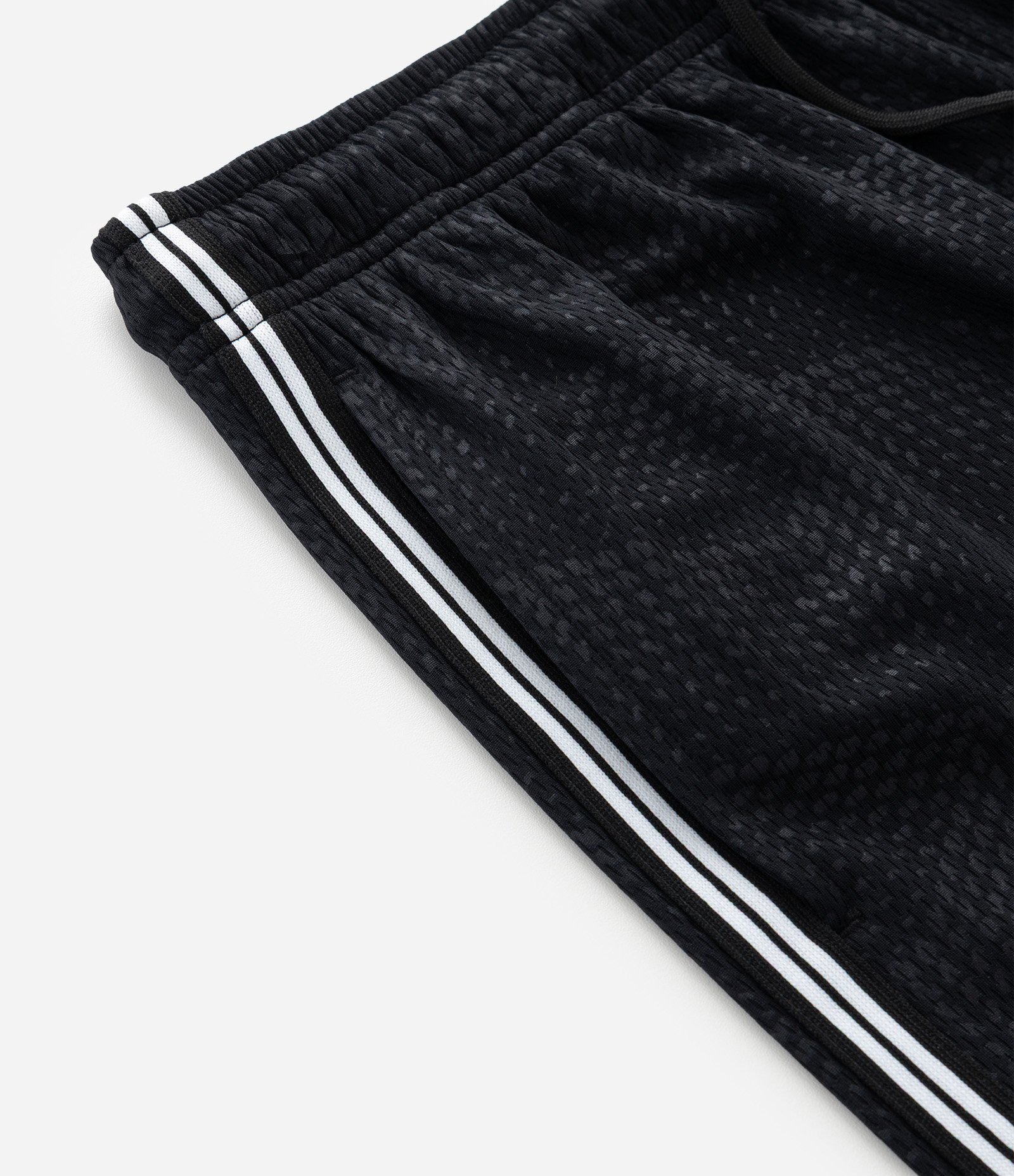 Bermuda com Tecnologia Dry Heat Print e Listras nas Laterais Preto 4