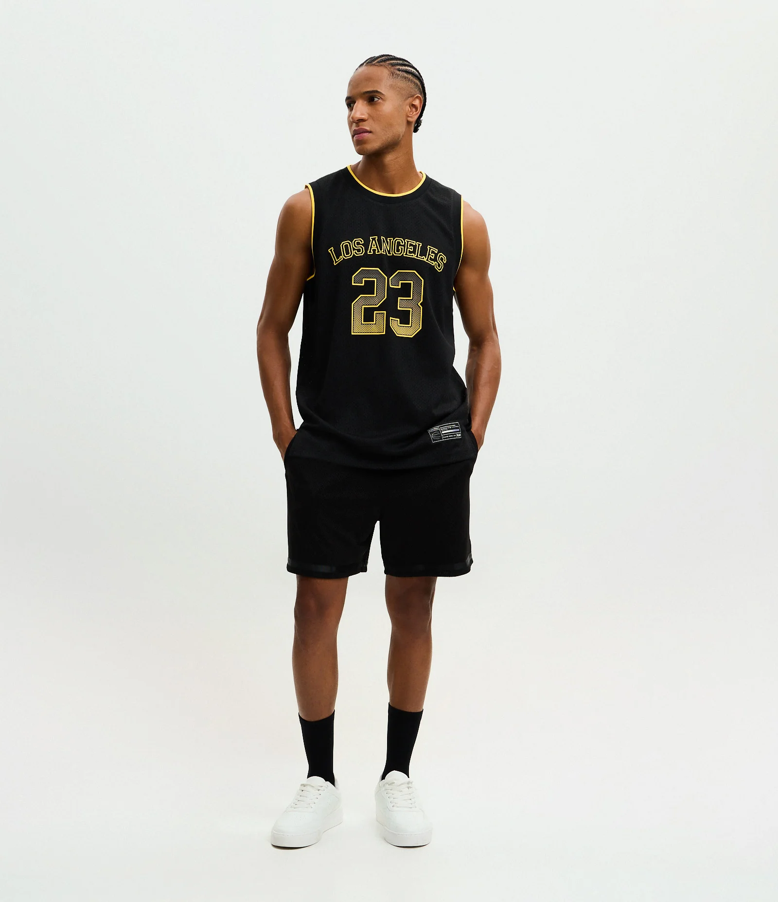 Bermuda em Tecnologia Dry Lisa com Fita na Barra e Lateral Preto 1