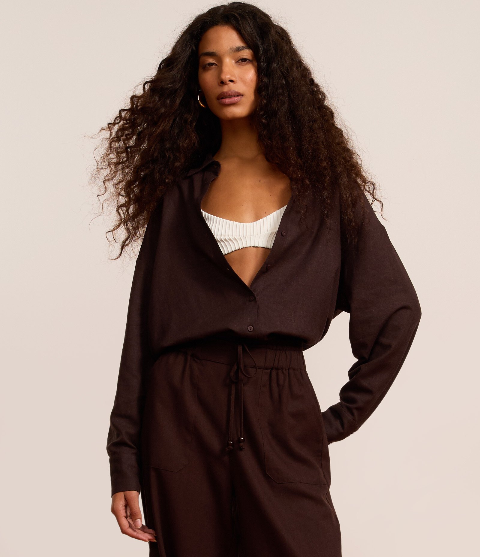 Camisa em Viscolinho com Manga Longa e Abotoamento Marrom Escuro 1