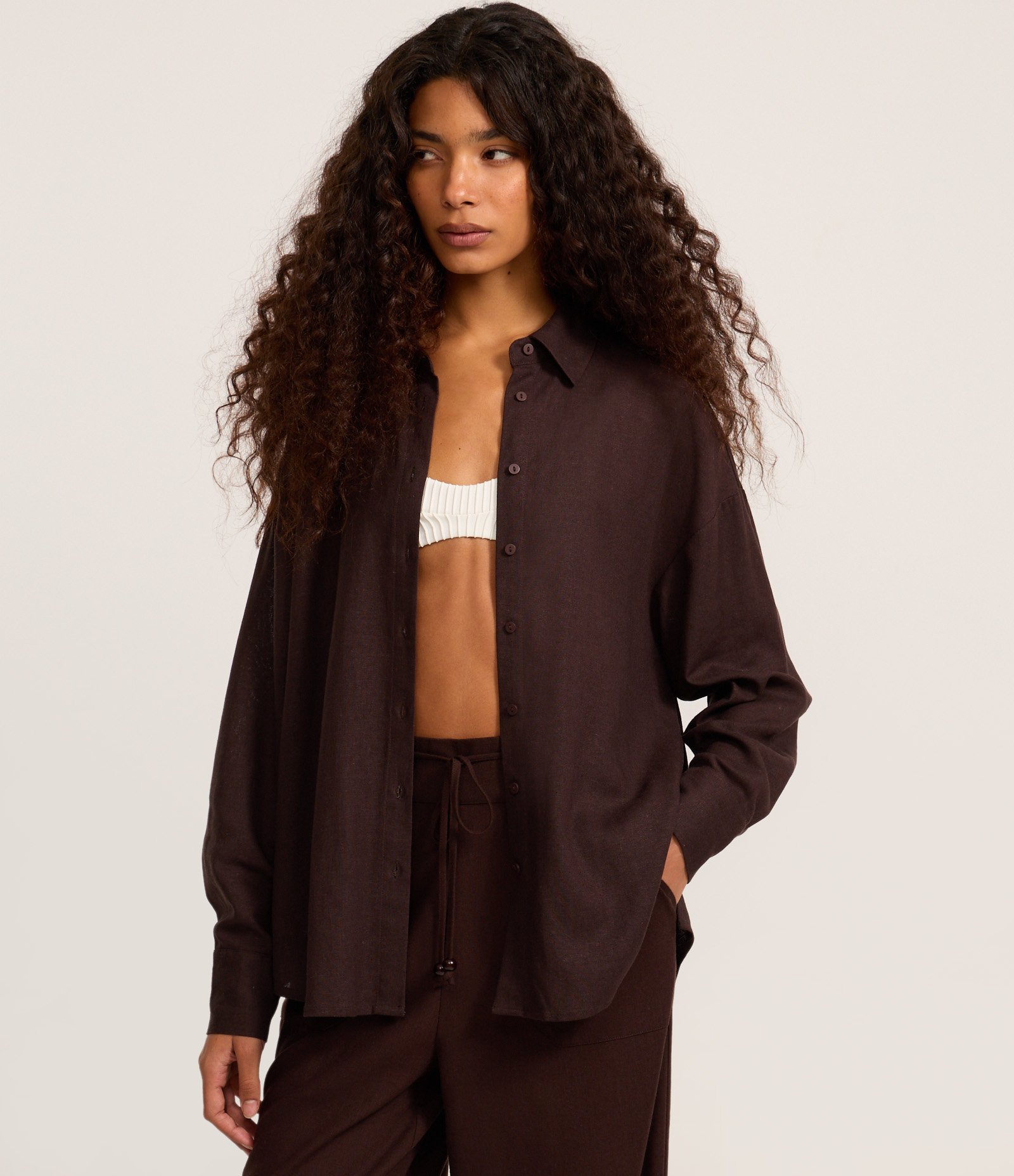 Camisa em Viscolinho com Manga Longa e Abotoamento Marrom Escuro 3