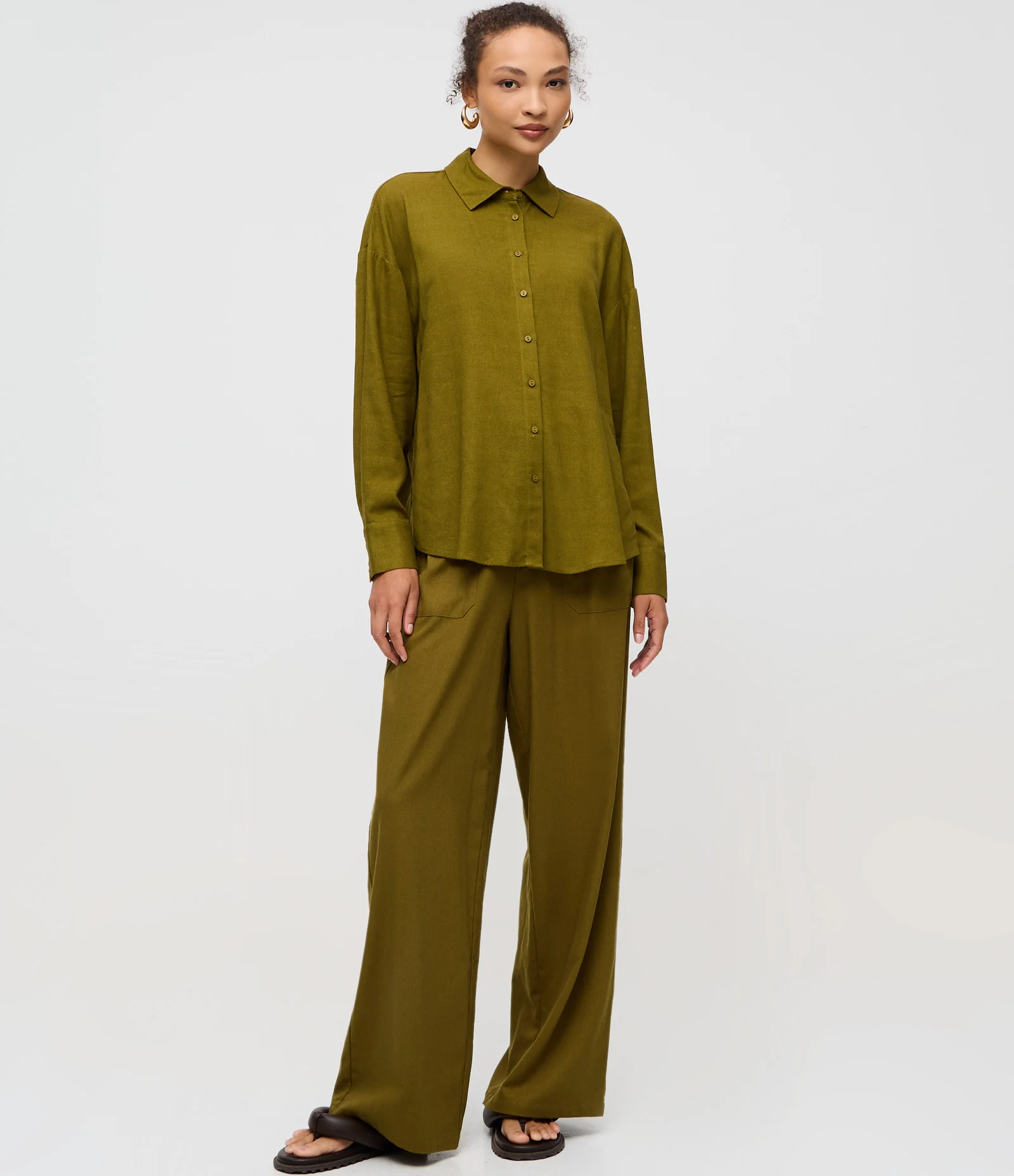 Camisa em Viscolinho com Manga Longa e Abotoamento Verde Escuro 2