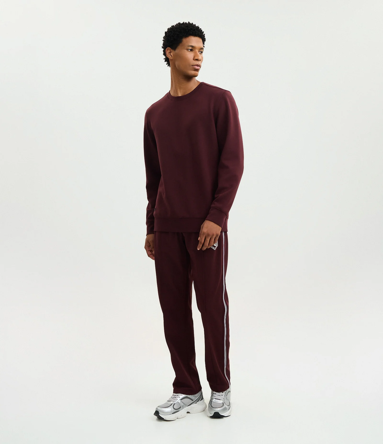 Casaco Fechado Esportivo com Punho Ajustado e Etiqueta Aplicada Bordô 2