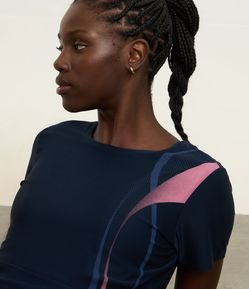 Camiseta Esportiva em Microfibra com Estampa de Ondas