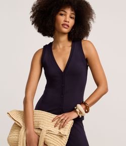 Blusa Canelada em Ribana com Decote V e Botões