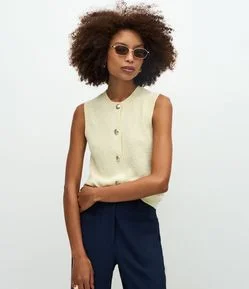 Colete em Tricô com Botões Frontais