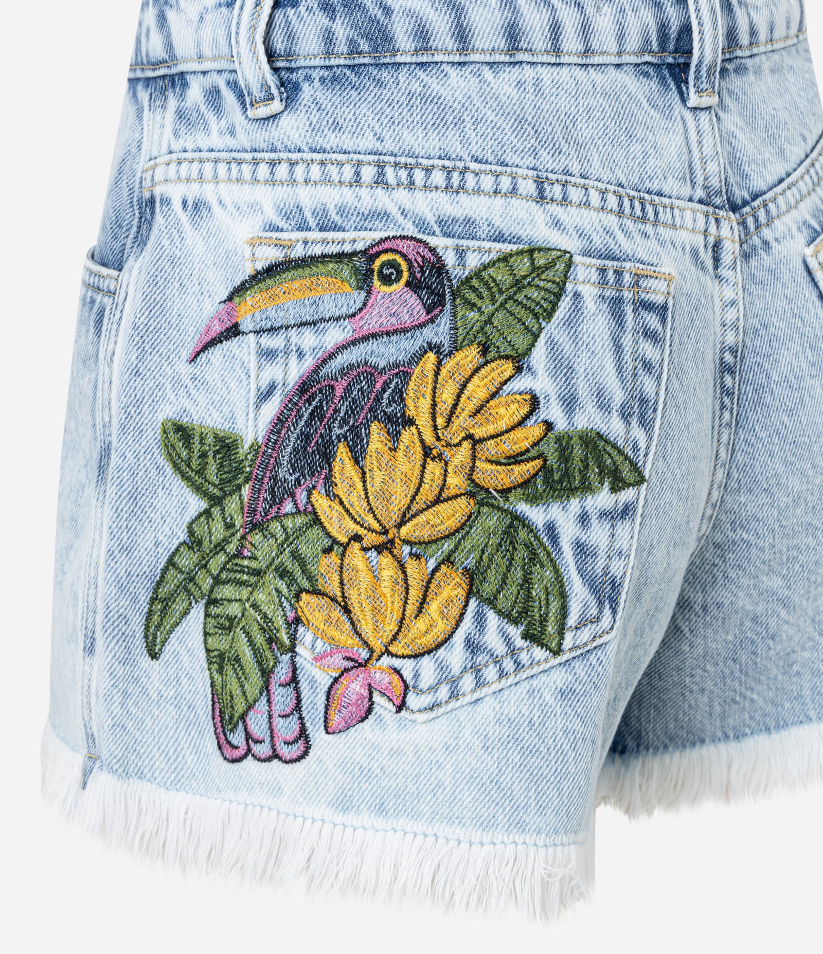 Short Slim em Jeans com Franja na Barra e Tucano Bordado Claro 6