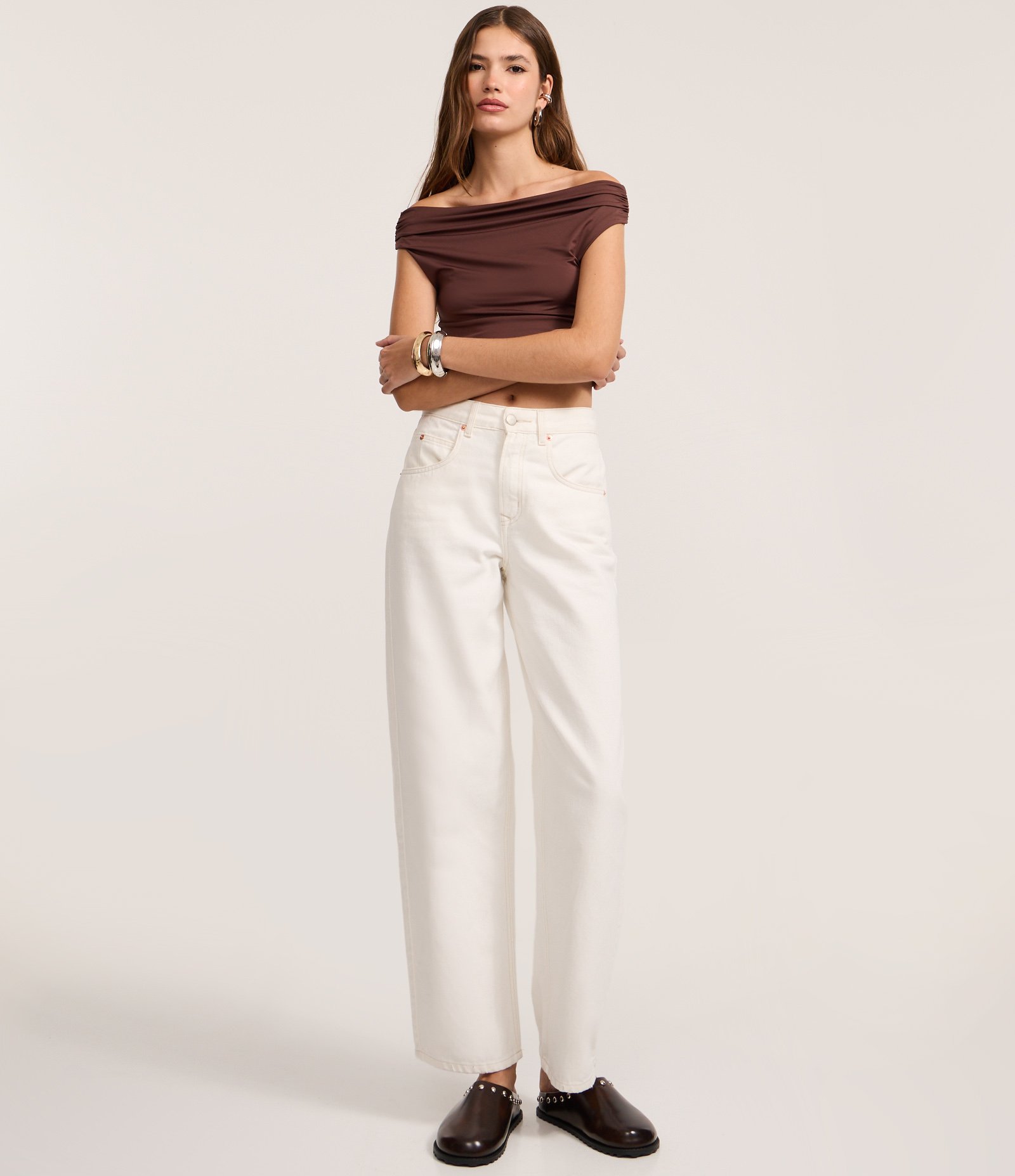 Blusa em Microfibra Ombro a Ombro com Decote Degagê Marrom 2