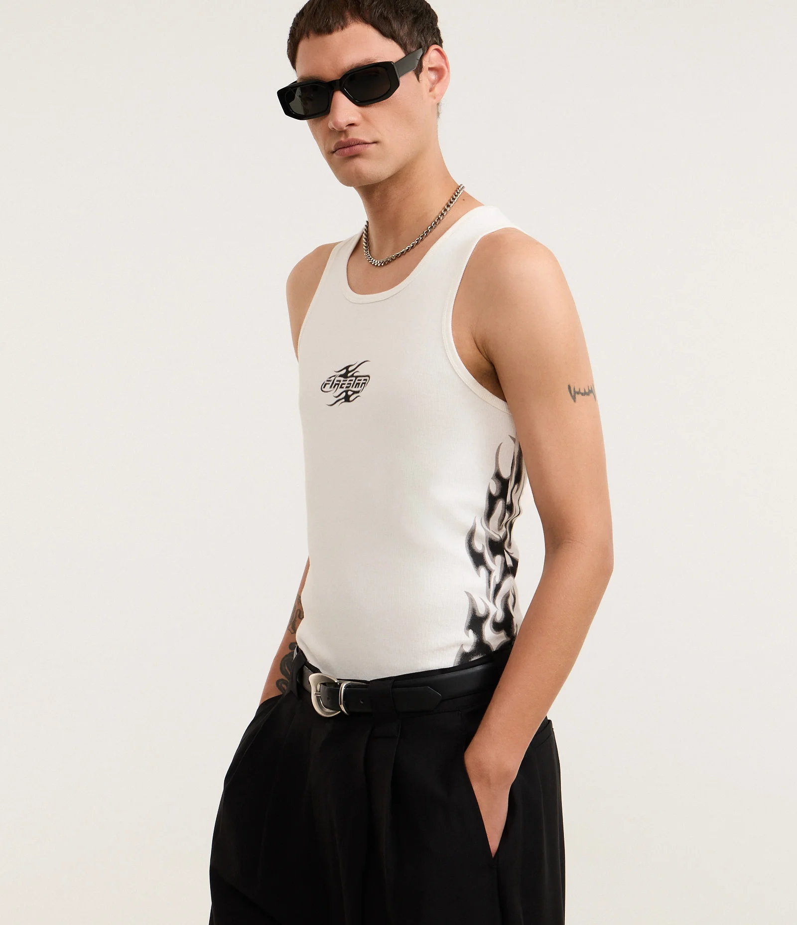 Regata Muscle em Ribana de  Algodão com Estampa Tribal Branco 1