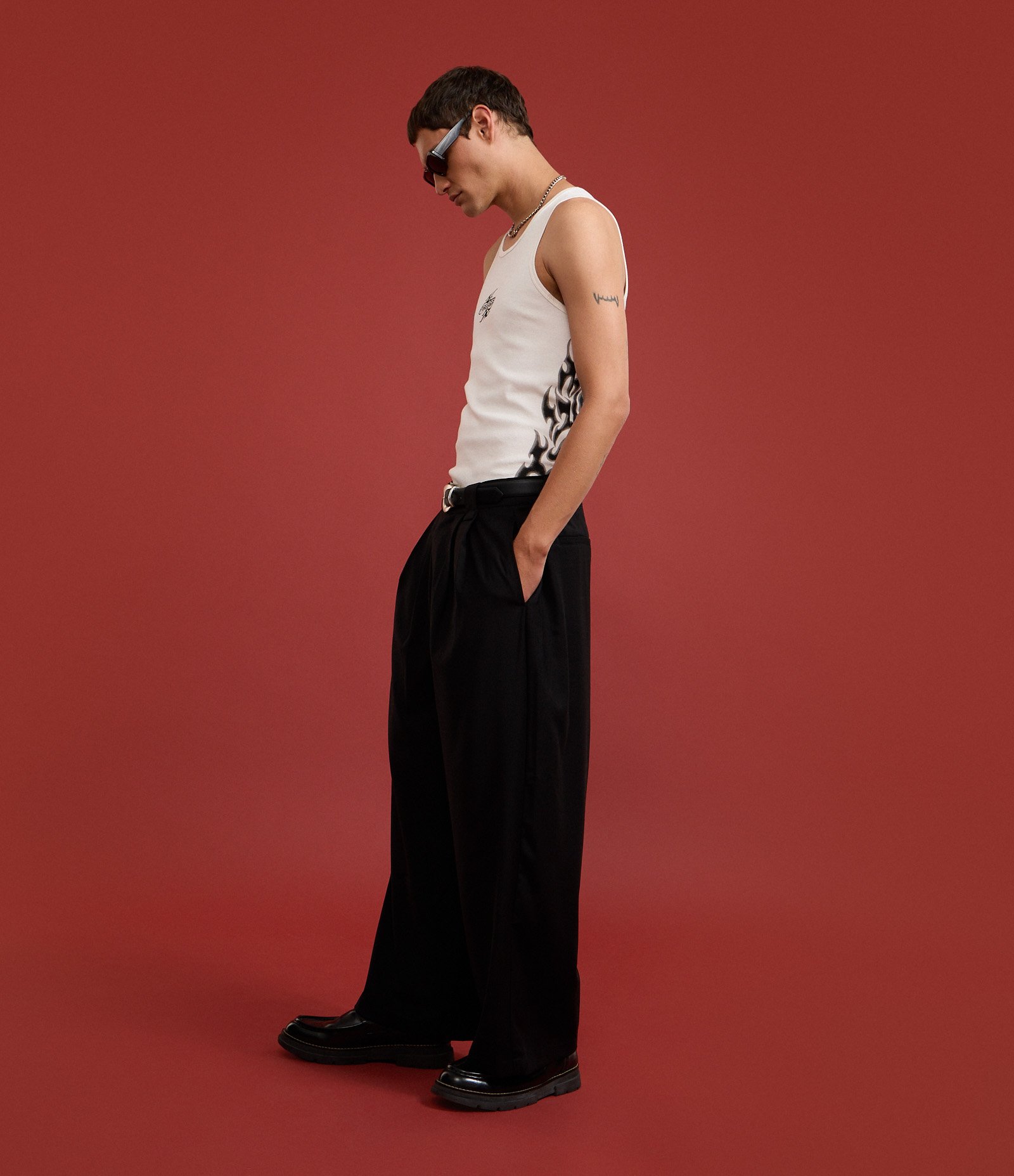 Regata Muscle em Ribana de  Algodão com Estampa Tribal Branco 5