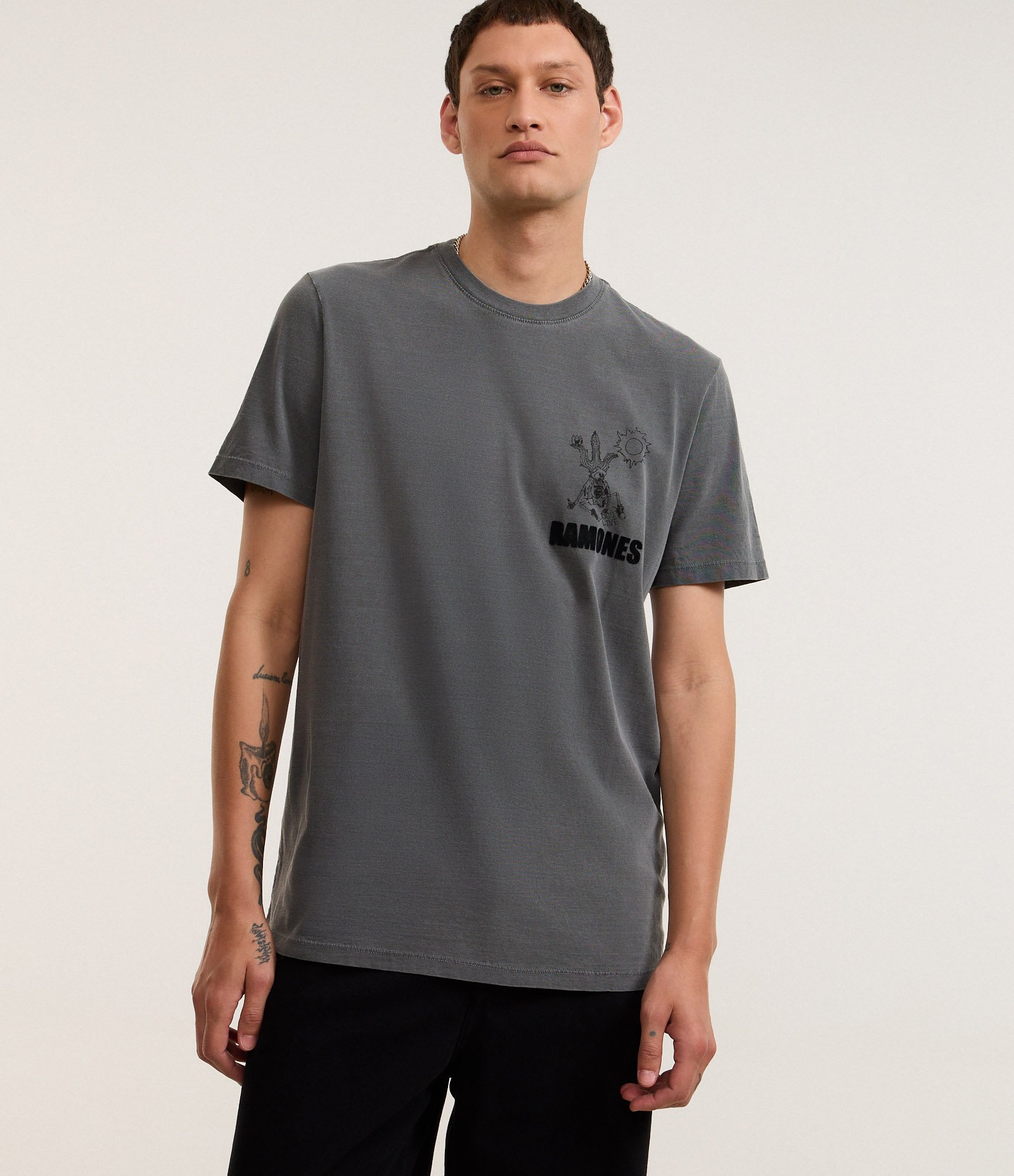 Camiseta Comfort em Algodão com Estampa Ramones Preto 2