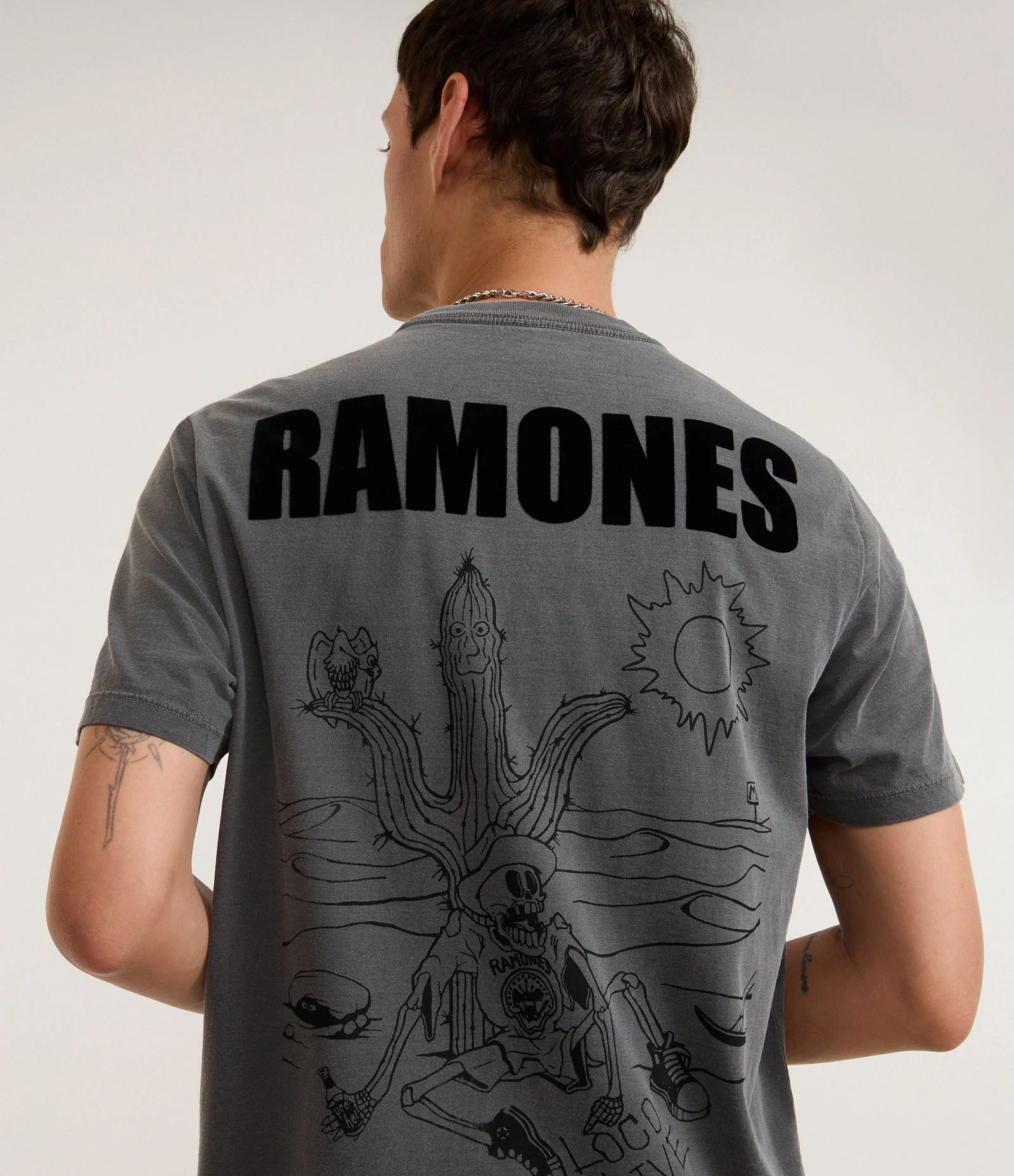 Camiseta Comfort em Algodão com Estampa Ramones Preto 1