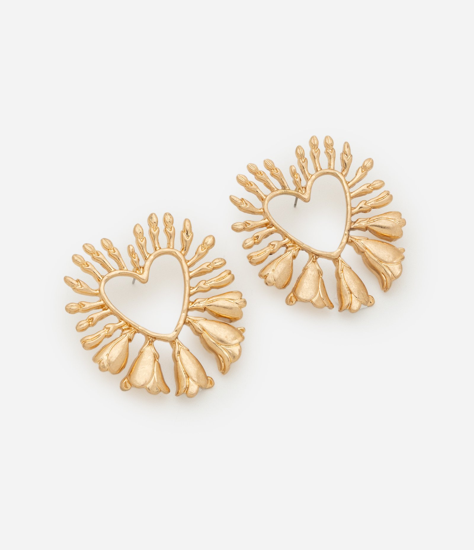 Brinco Botão Vazado em Metal com Formato de Coração Dourado 1