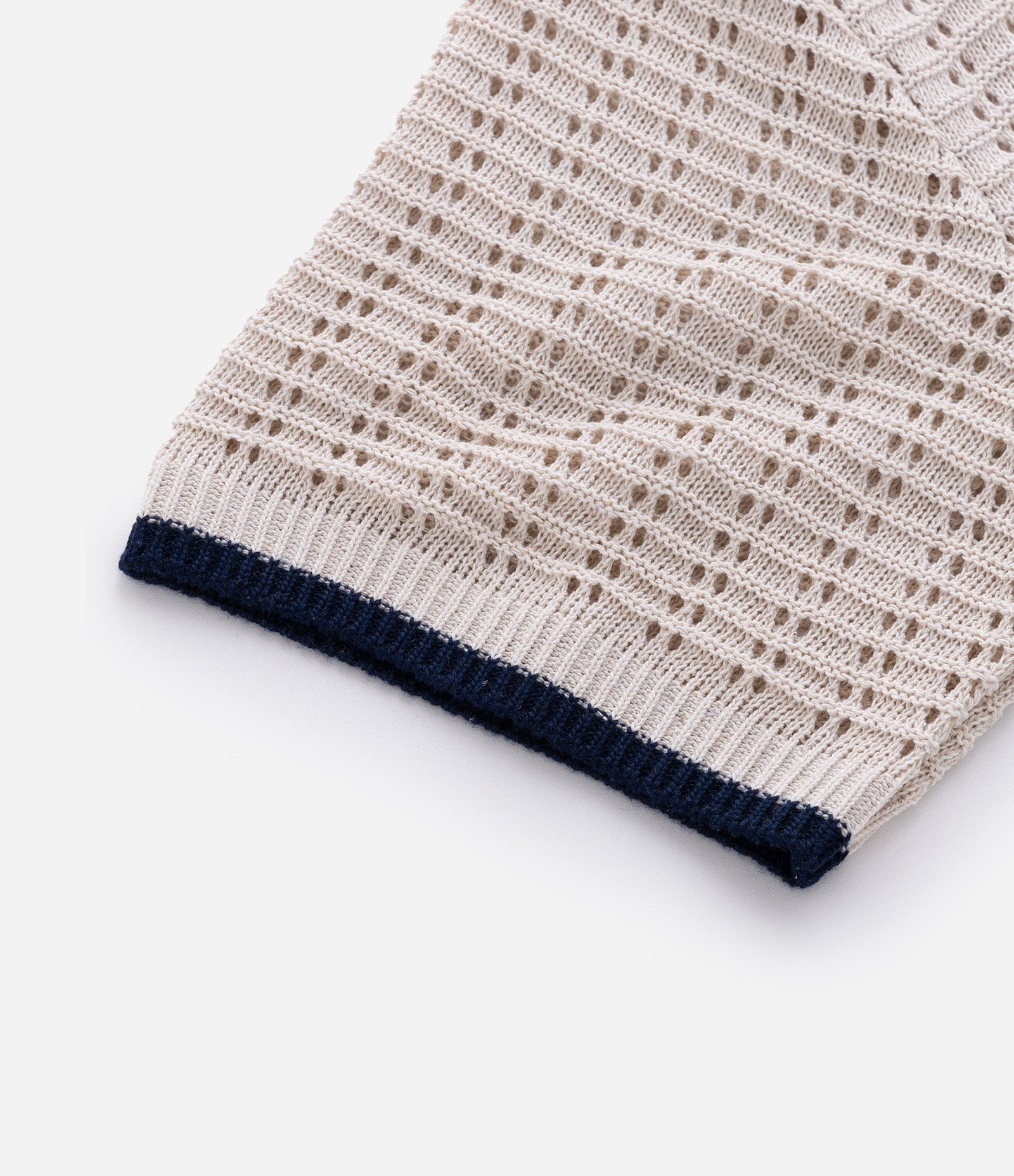 Camisa Polo em Algodão Texturizada com Gola V e Detalhe Contrastante Branco 5