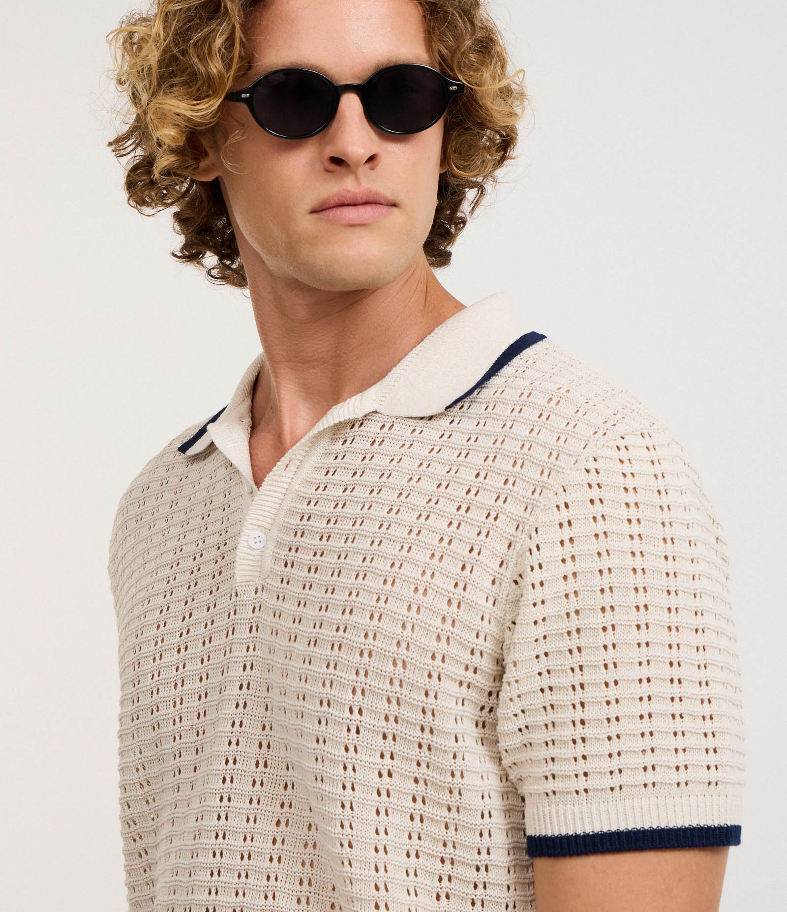 Camisa Polo em Algodão Texturizada com Gola V e Detalhe Contrastante Branco 4