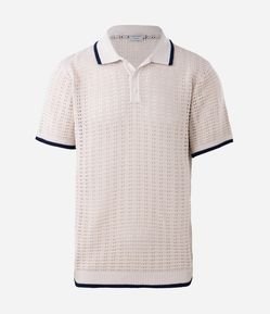 Camisa Polo em Algodão Texturizada com Gola V e Detalhe Contrastante