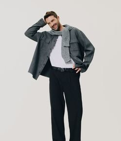 Calça Wide Leg Alfaiatada com Bolso e Friso