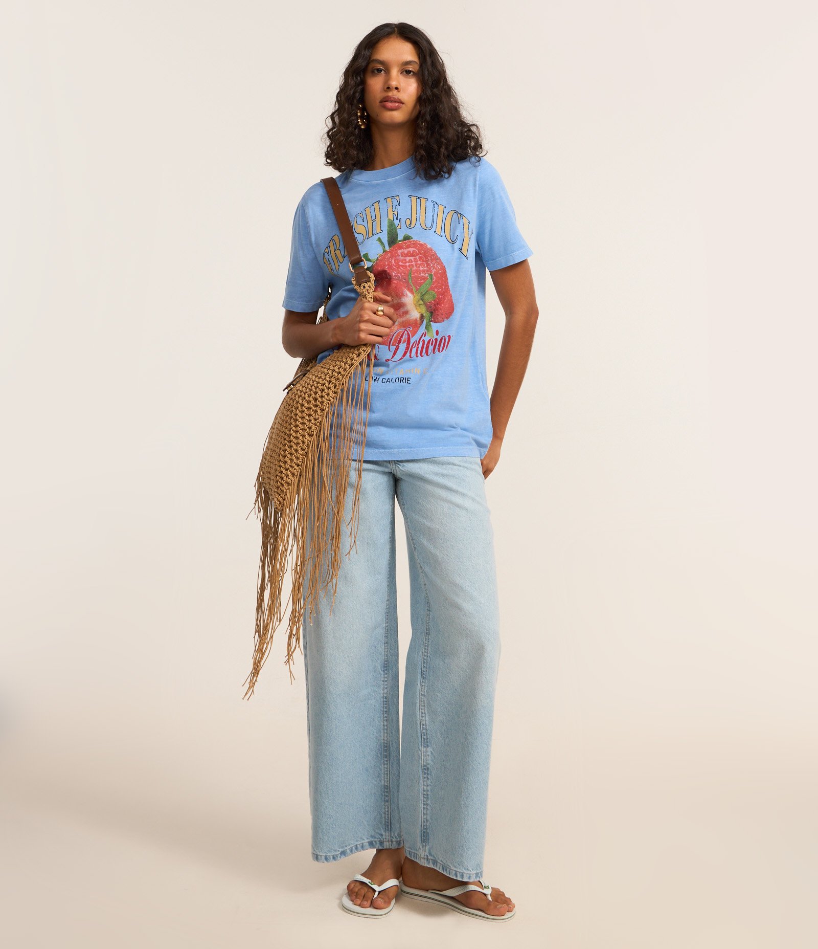 Camiseta T-shirt em Algodão com Estampa de Morango Fresco Azul 2