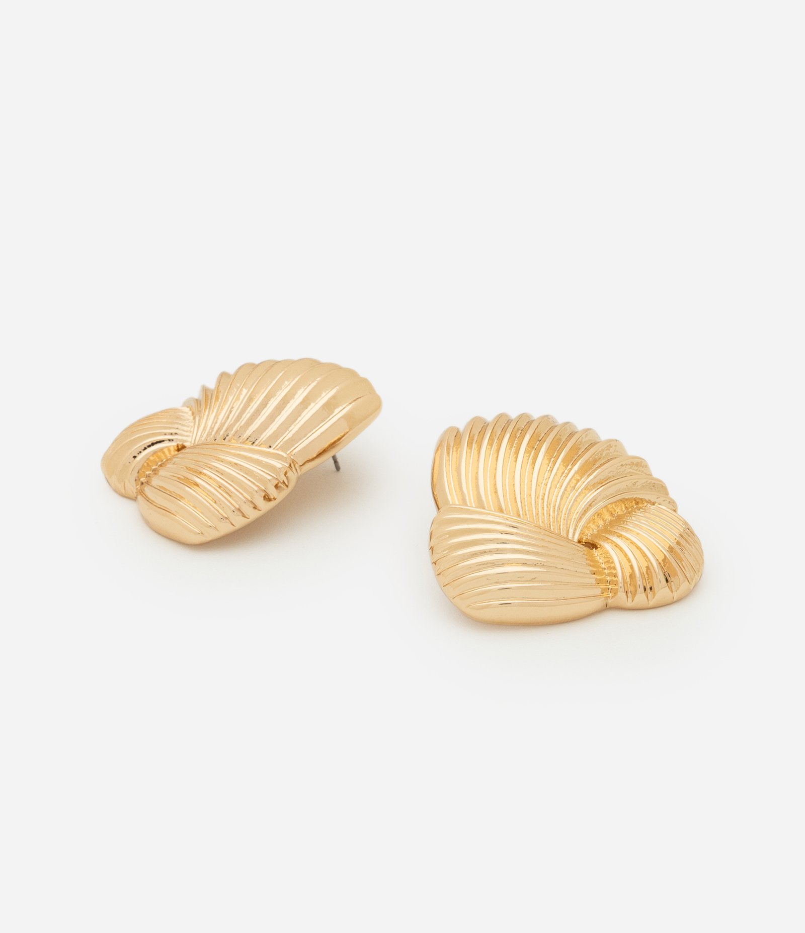 Brinco Botão em Metal com Nó e Efeito Espiral Ondas Dourado 2