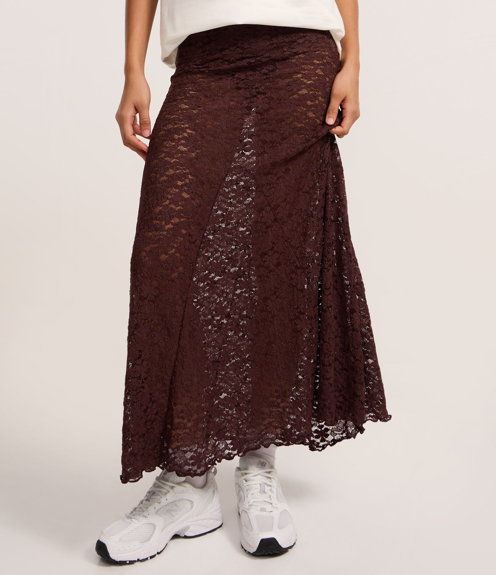 Saia Longa em Renda Floral Sem Forro Marrom 4