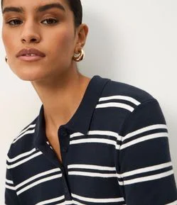 Blusa em Tricô com Gola Polo e Estampa Listrada