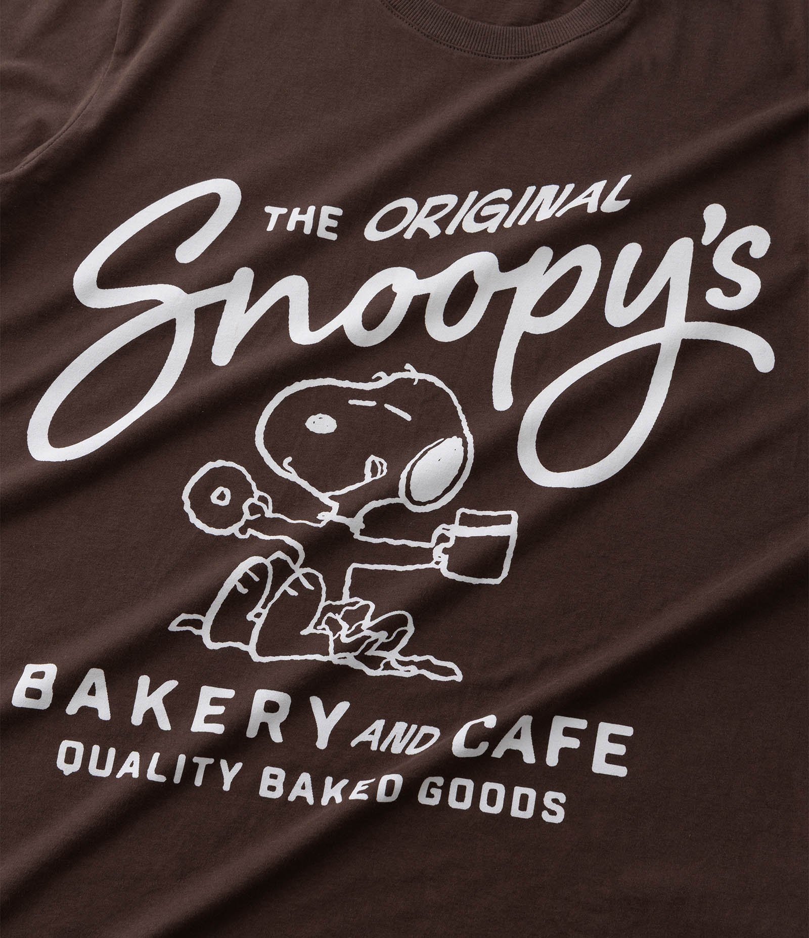 Camiseta Alongada em Algodão com Estampa Snoopy Curve & Plus Size Marrom 7