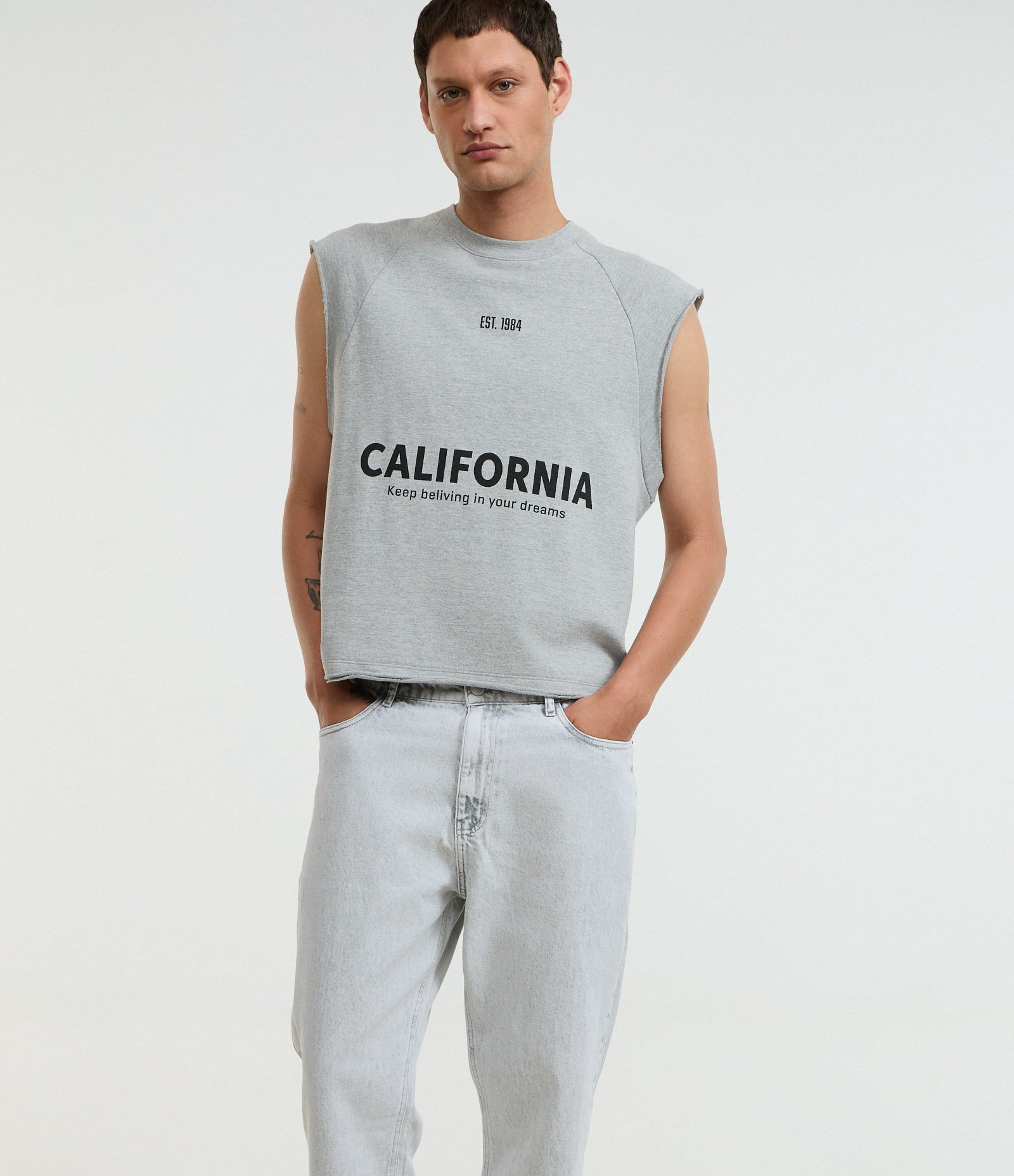 Calça Loose em Jeans Cinza 4