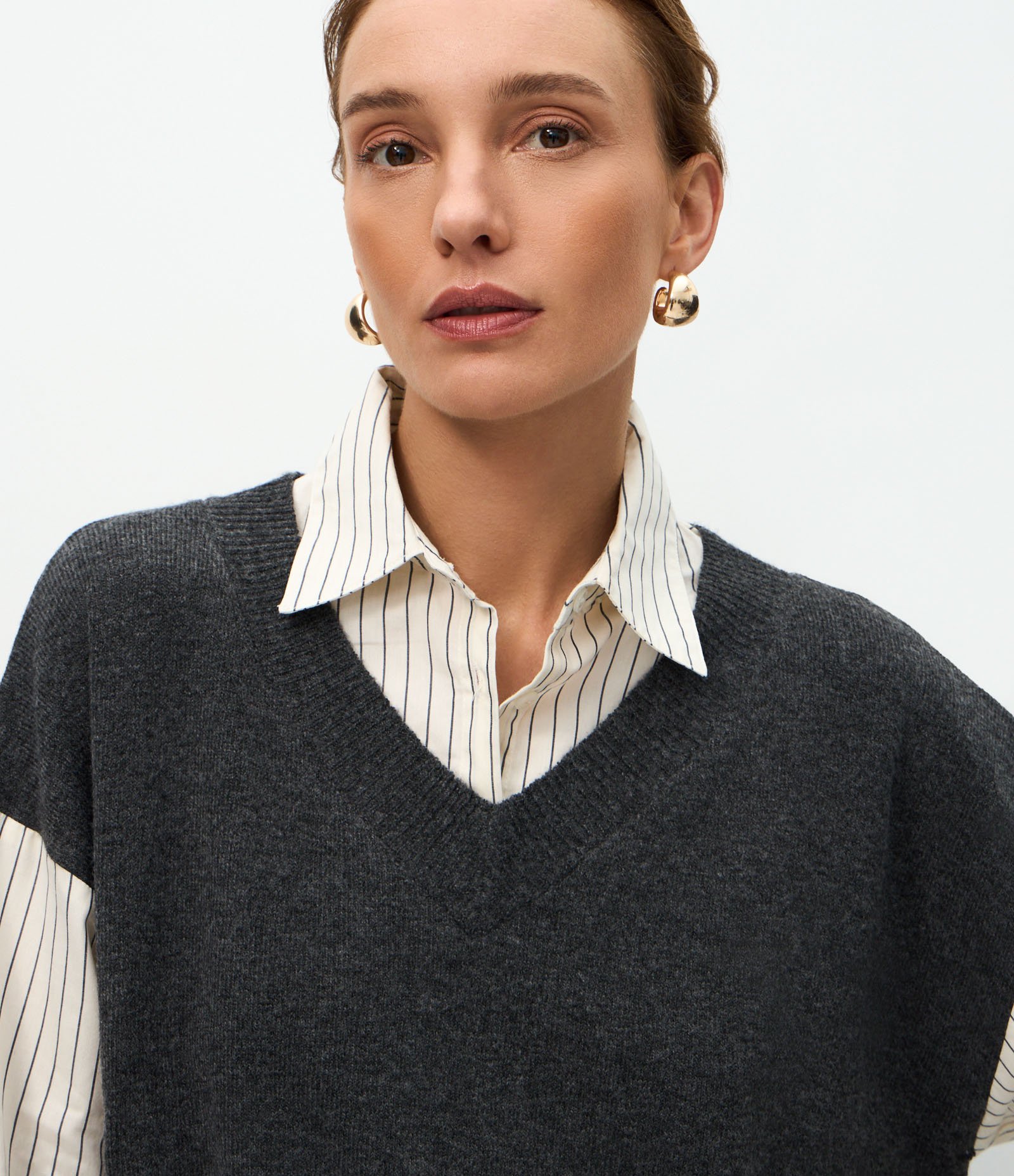 Camisa Alongada com Colete em Tricô Sobreposto Cinza/Off White 3