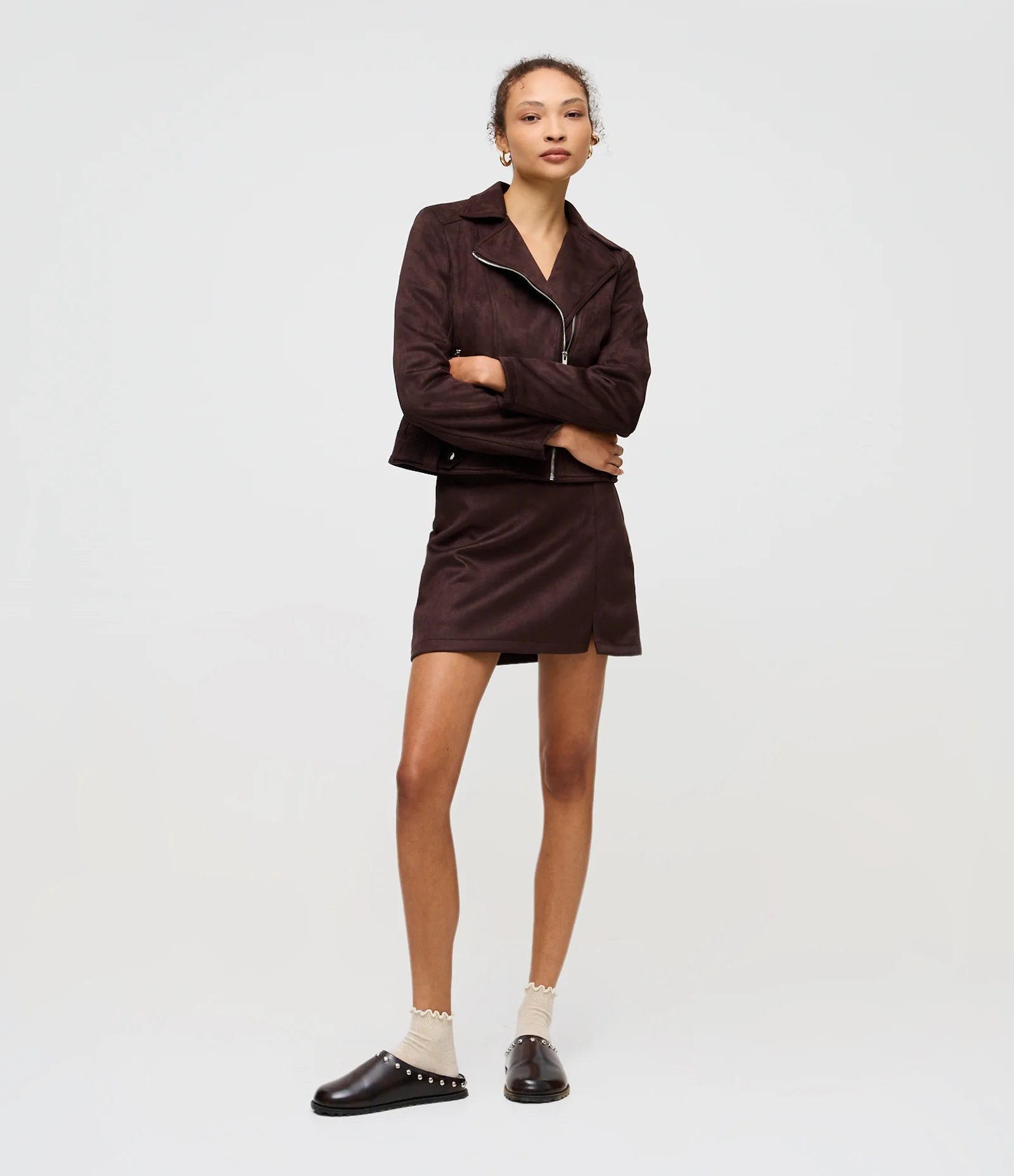 Short Saia Curto em Suede com Fendinha Marrom 1