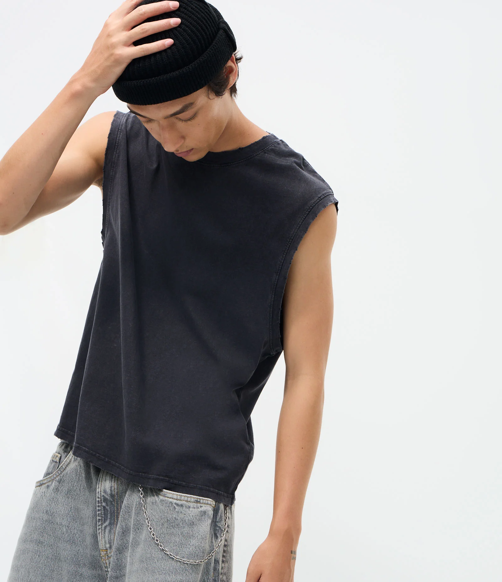 Regata em Algodão com Cava e Gola com Puídos Preto 1