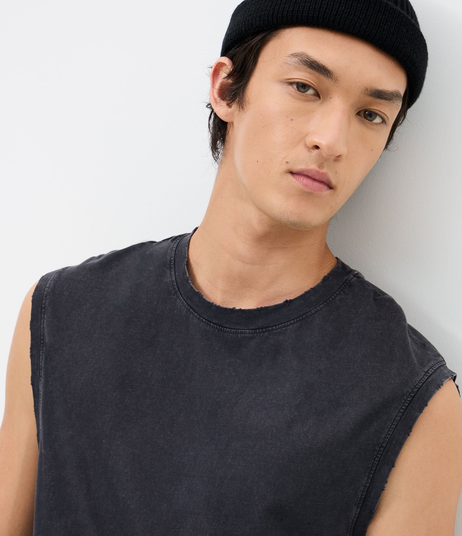 Regata em Algodão com Cava e Gola com Puídos Preto 3