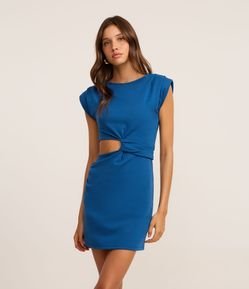 Vestido Curto em Viscose com Ombreiras e Recortes