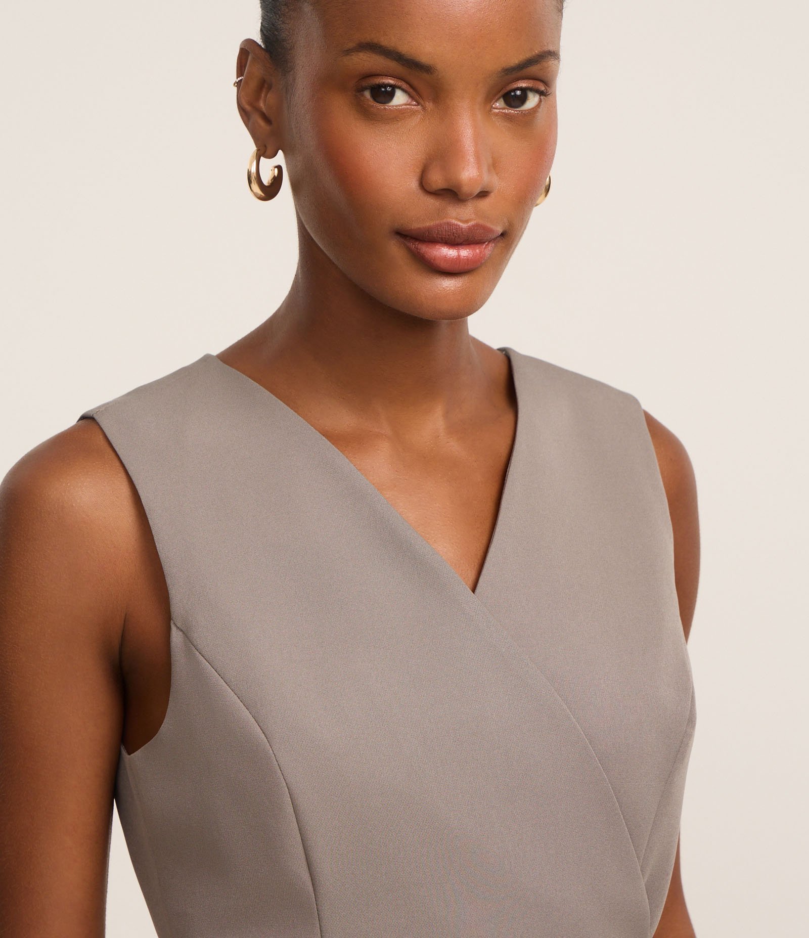 Colete Alfaiataria Cintura e Cinto Cinza 3