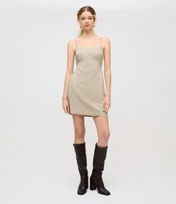 Vestido Curto de Alcinha Trançada com Detalhe no Busto