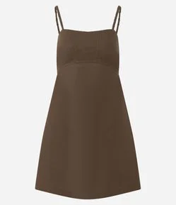 Vestido Curto de Alcinha Trançada com Detalhe no Busto