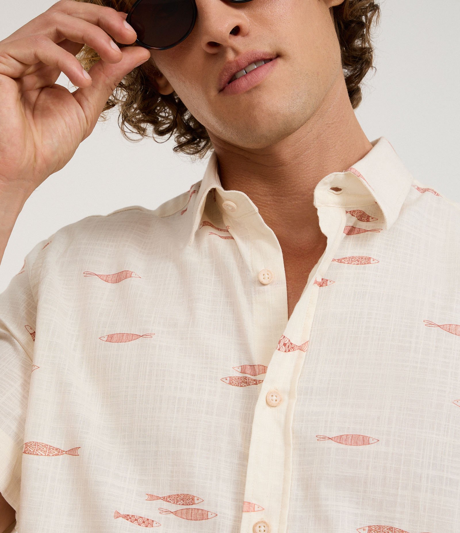 Camisa Comfort em algodão com Estampa Espinha de Peixe Branco 4