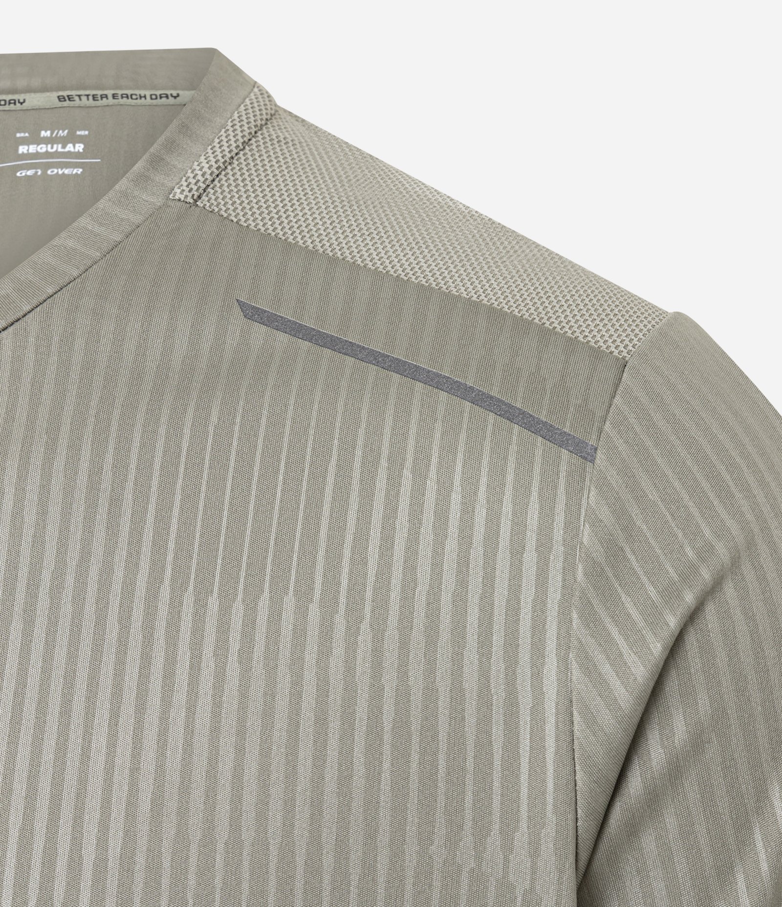 Camiseta Esportiva Regular com Tecnologia Dry Verde 2