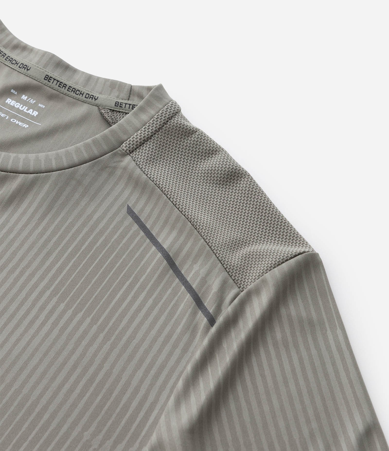 Camiseta Esportiva Regular com Tecnologia Dry Verde 4