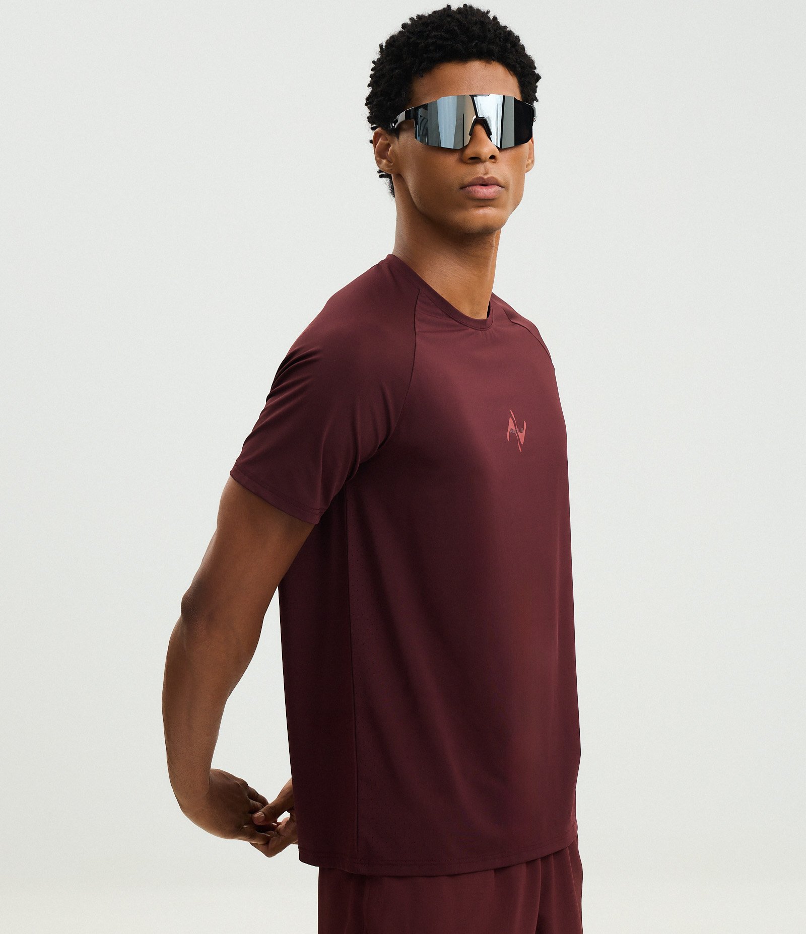 Camiseta Esportiva com Tecnologia Dry e Laser Cut Bordô 4