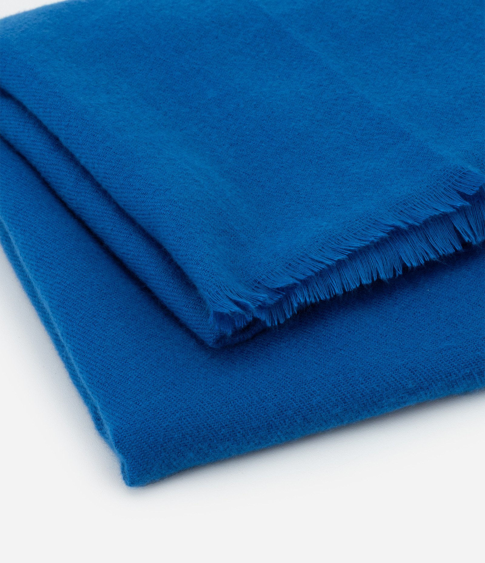 Cachecol em Flanela com Barra Desfiada Azul 3