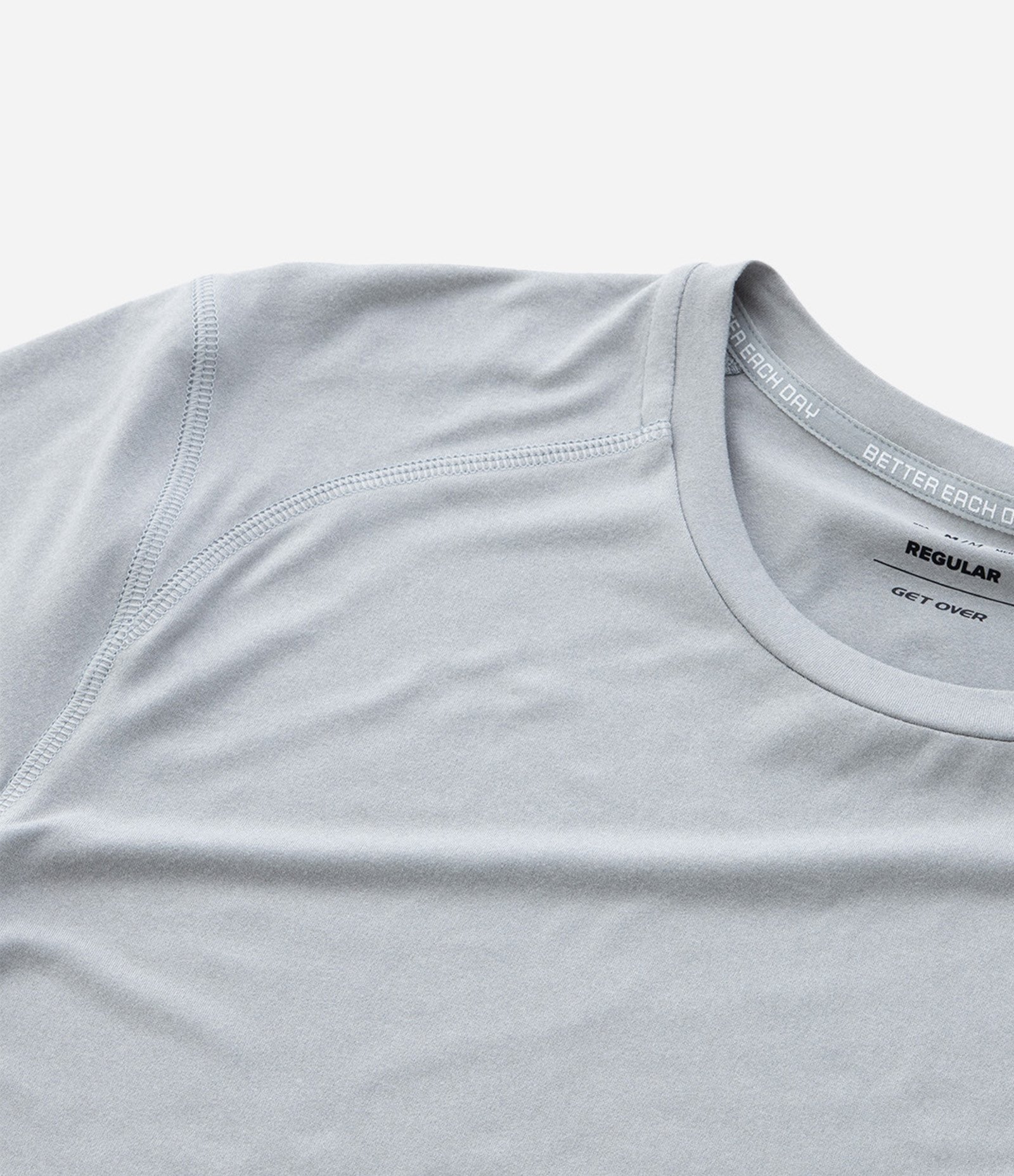 Camiseta Regular Esportiva em Tecnologia Dry com Etiqueta na Barra Cinza Claro 7